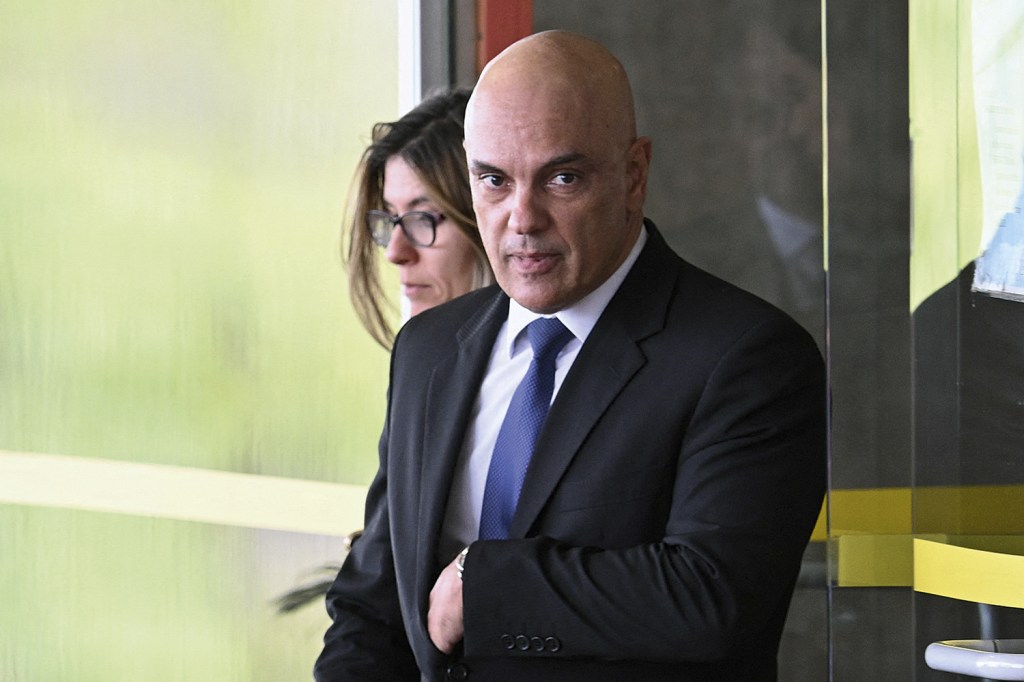 INQUÉRITOS - Alexandre de Moraes: críticas indiretas ao ministro e ao STF