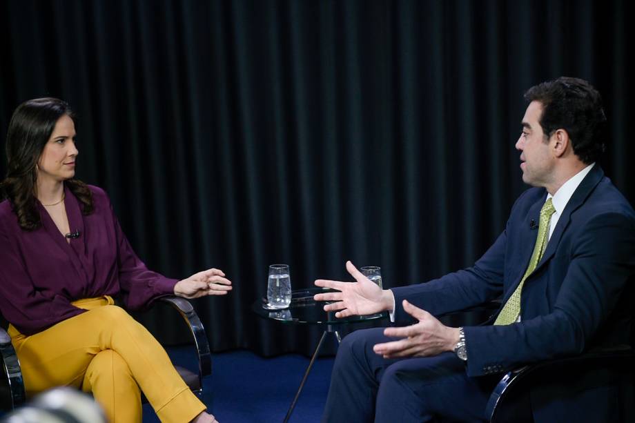 O presidente do Tribunal de Contas da União, Bruno Dantas, durante a gravação do programa Amarelas On Air, de Veja