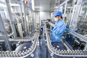 Produção de baterias de lítio em Changxing, na China: mineral é fundamental para a nascente indústria do carro elétrico