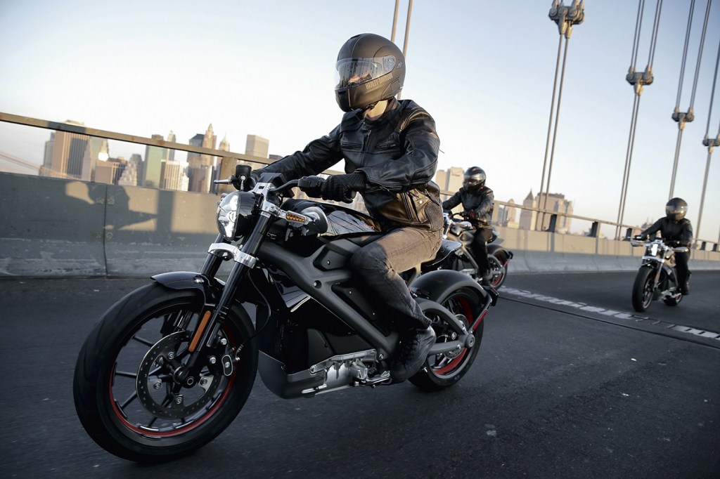 REVOLTA CONTRA A MOTO ELÉTRICA - Uma das mais icônicas fabricantes de motocicletas, a Harley-Davidson provocou a ira dos fãs ao anunciar investimentos em veículos elétricos. Eles afirmaram não admitir uma Harley sem o conhecido ronco dos motores
