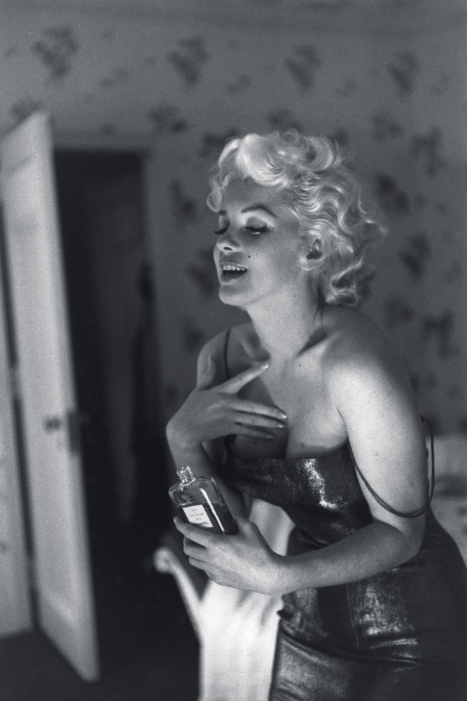 Marilyn Getting Ready To Go Out PERFUME