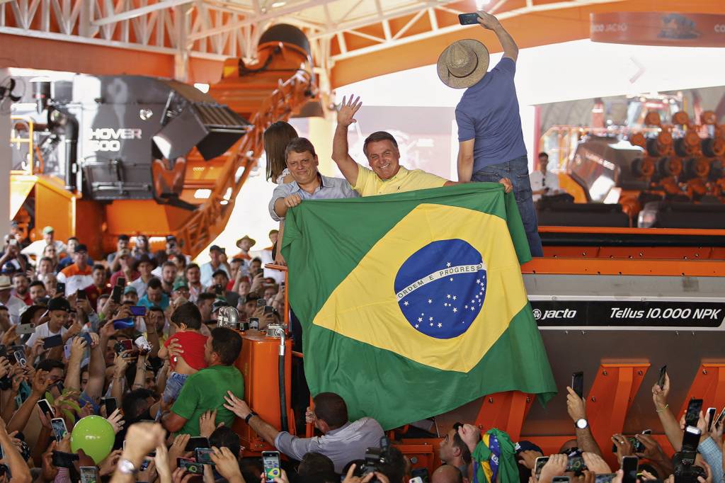JAIR-BOLSONARO-AGRISHOW-2023-01.jpg PARCERIA - Tarcísio de Freitas e Jair Bolsonaro na Agrishow: recepção calorosa no interior de São Paulo