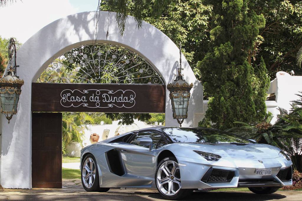LAVA-JATO-COLLOR-CARROS-1520.jpg EM APUROS - Carros de luxo: apreensão e IPVAs atrasados