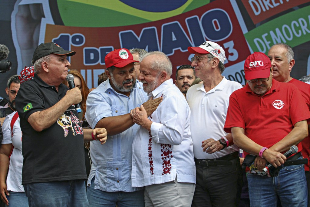 ALIANÇA - Lula com o MST: o PT trabalha para proteger o grupo na comissão que será aberta na Câmara