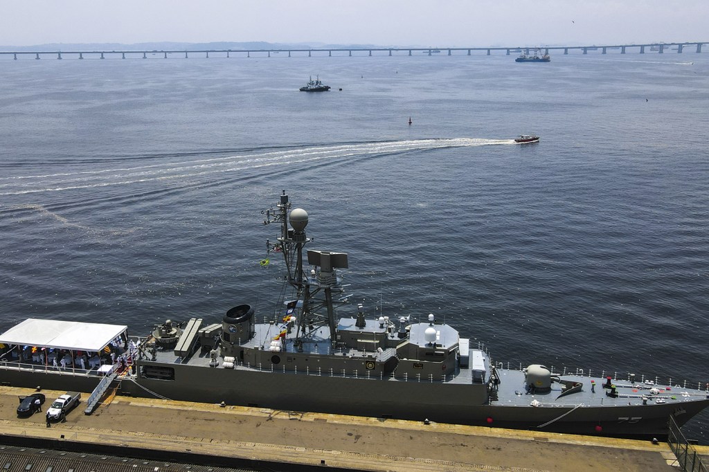 SEM BOICOTE - Navio militar iraniano ancorado no Rio de Janeiro: permissão causou má impressão em aliados