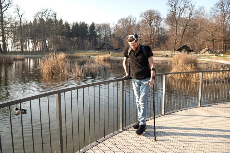 AVANÇO: Gert-Jan Oskam retomou capacidade de andar controlando a estimulação com o pensamento