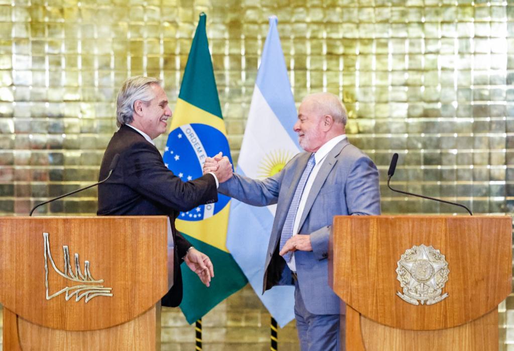 Lula dice que ha iniciado conversaciones con BRICS para ayudar a Argentina