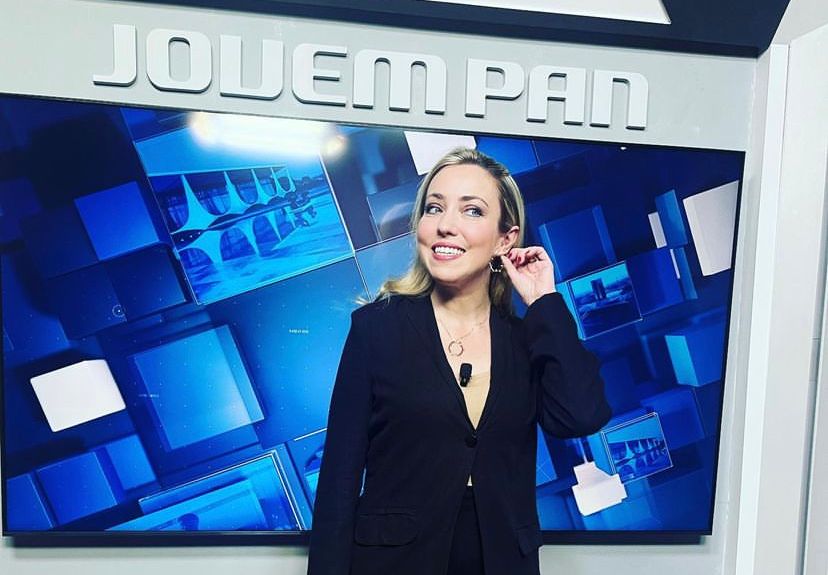 Repórter se emociona ao noticiar operação contra Bolsonaro