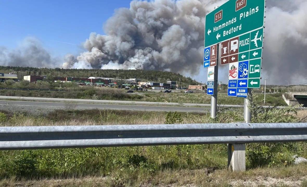 Nuvem de fumaça formada pelo incêndio florestal em Halifax, capital da província de Nova Escócia, no leste do Canadá. 29/05/2023 -
