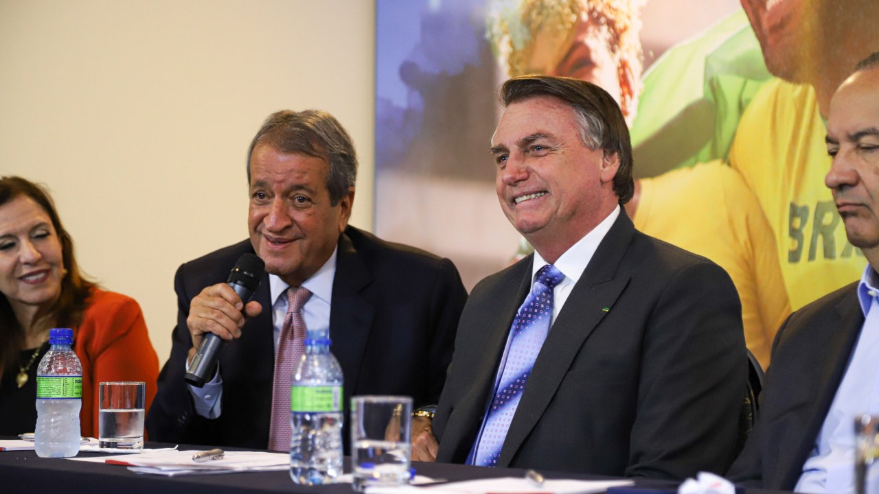 O ex-presidente Jair Bolsonaro e o presidente do PL, Valdemar Costa Neto