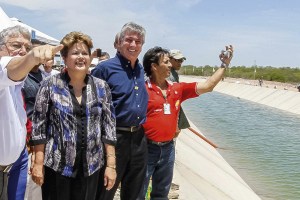 SALTO DO PATRIMÔNIO - O senador por Alagoas, com Dilma: propina no esquema da Petrobras