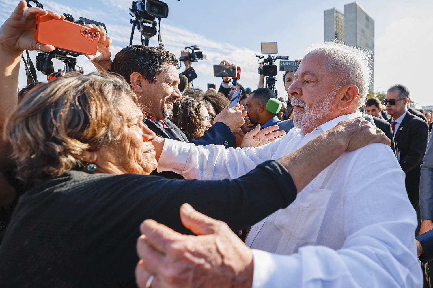 FUTURO - Sobre Lula: o ex-presidente critica a gestão do seu sucessor e não descarta disputar a eleição em 2026