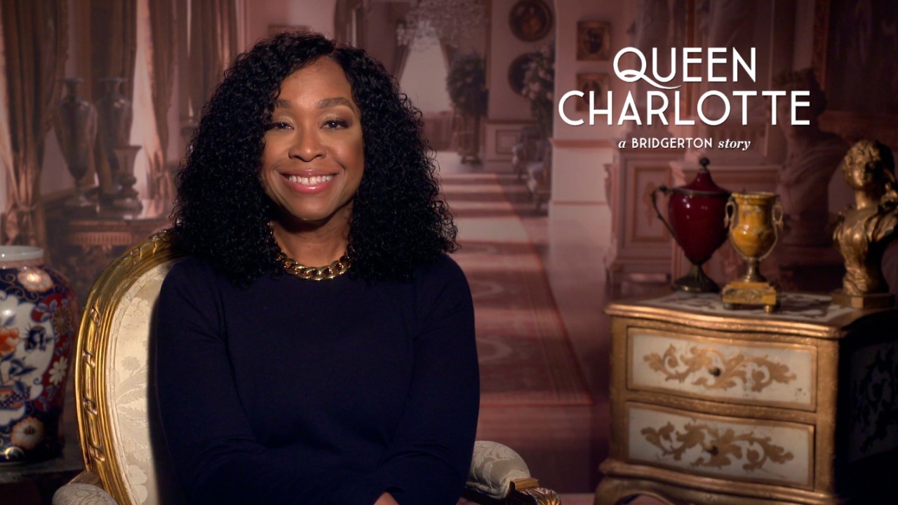 Shonda Rhimes em entrevista a VEJA sobre a série 'Rainha Charlotte' -