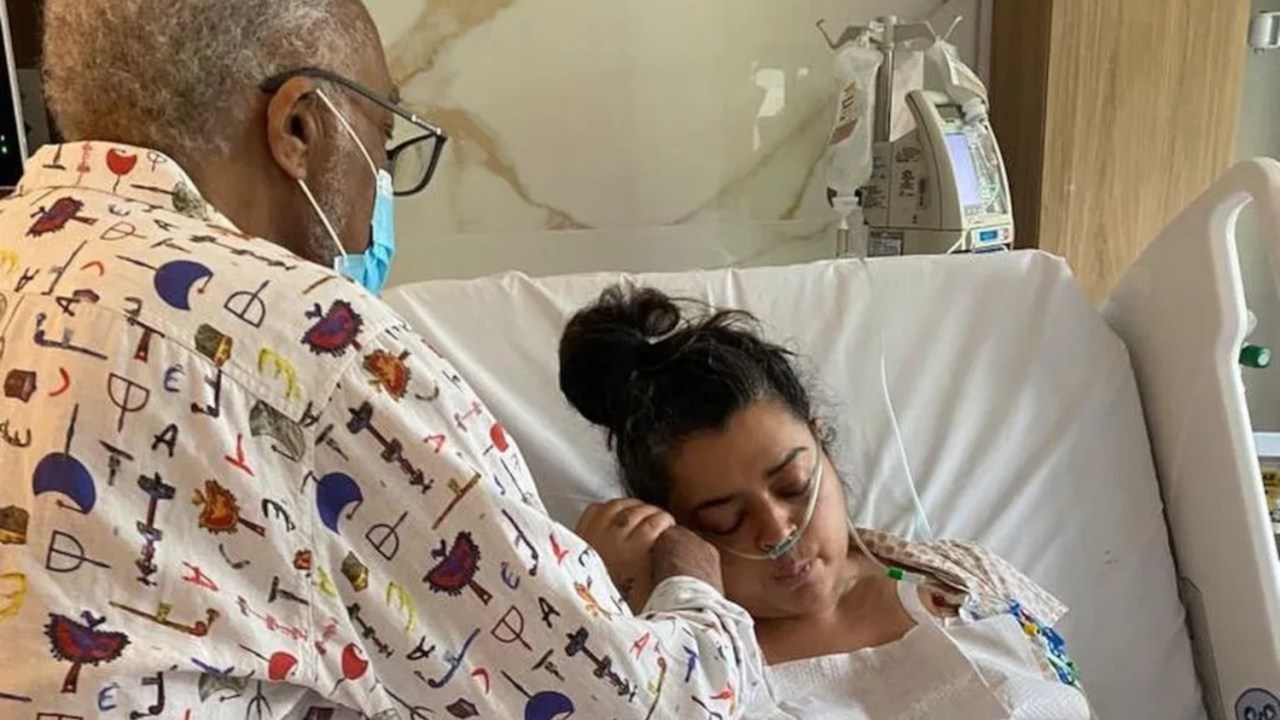 Gilberto Gil visita Preta Gil no hospital