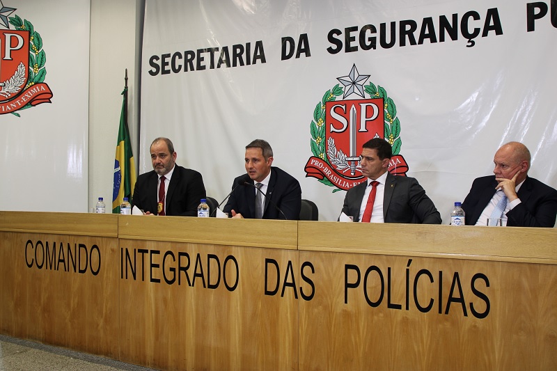 O secretário estadual de Segurança Pública de São Paulo, Guilherme Derrite, durante coletiva de imprensa nesta quarta-feira, 14
