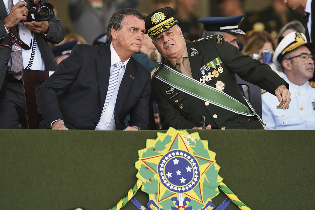 QUATRO LINHAS - Bolsonaro e o ex-comandante Freire Gomes: pressão para dar a ordem final para o golpe