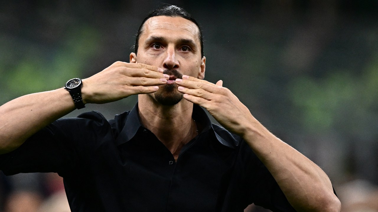 AC Milan's Swedish forward Zlatan Ibrahimovic acknowledges the public during a farewell ceremony following the Italian Serie A football match between AC Milan and Hellas Verona on June 4, 2023 at the San Siro stadium in Milan. Zlatan Ibrahimovic's time at AC Milan is coming to an end after the Serie A club announced on June 3 that he would say his farewells following their last match of the season against Verona. (Photo by GABRIEL BOUYS / AFP)