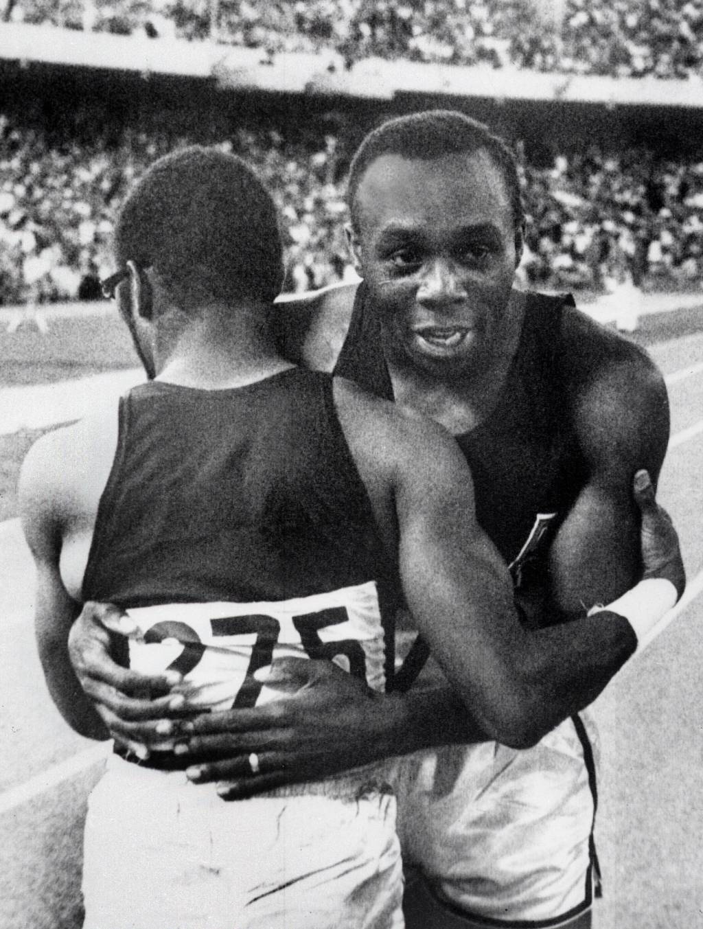 FILES-ATHLETICS-OBIT (FILES) American champion Jim Hines (R) is congratulated by his compatriot Charles Green upon his Olympics 100m victory, clocking a time of 9.9, on October 14, 1968 in Mexico City. Hins was the first man who ran the 100m under 10