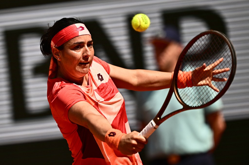 Tunisia's Ons Jabeur plays a backhand return to US Bernarda Pera during their women's singles match on day nine of the Roland-Garros Open tennis tournament at the Court Philippe-Chatrier in Paris on June 5, 2023. (Photo by JULIEN DE ROSA / AFP)