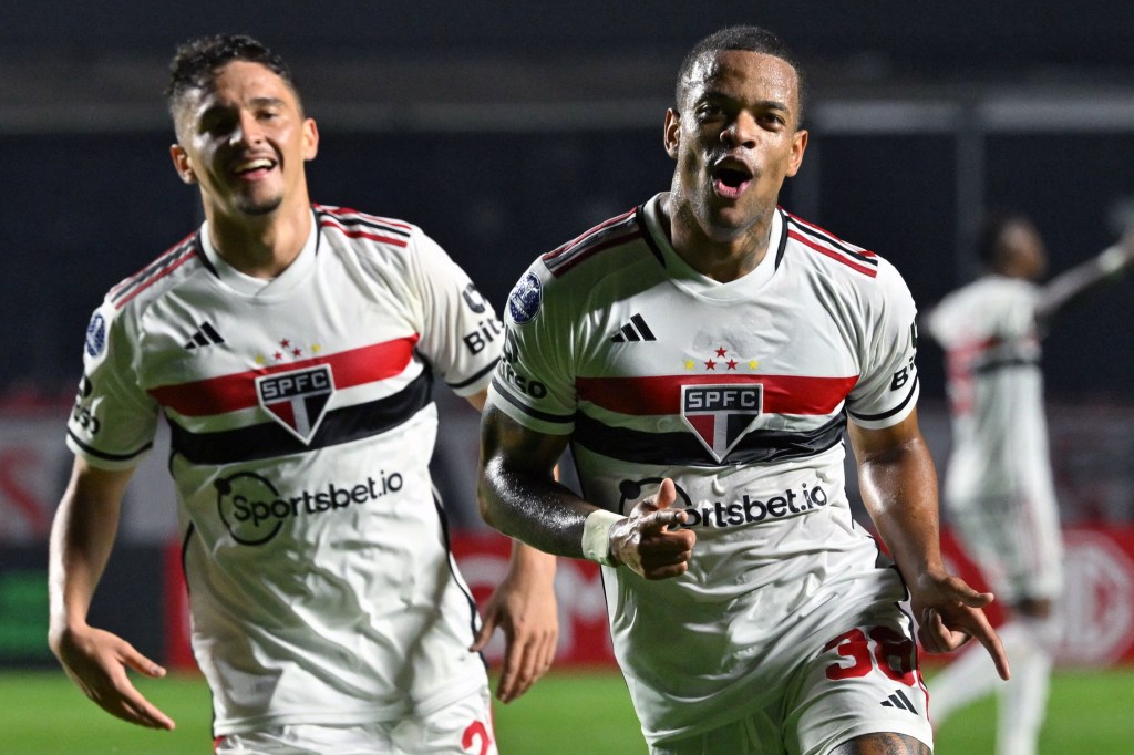 Sao Paulo's forward Caio Paulista (R) celebrates after scoring a goal during the Copa Sudamericana group stage second leg football match between Brazil's Sao Paulo and Colombia's Deportes Tolima at Morumbi Stadium in Sao Paulo, Brazil, on June 8, 2023. (Photo by NELSON ALMEIDA / AFP)