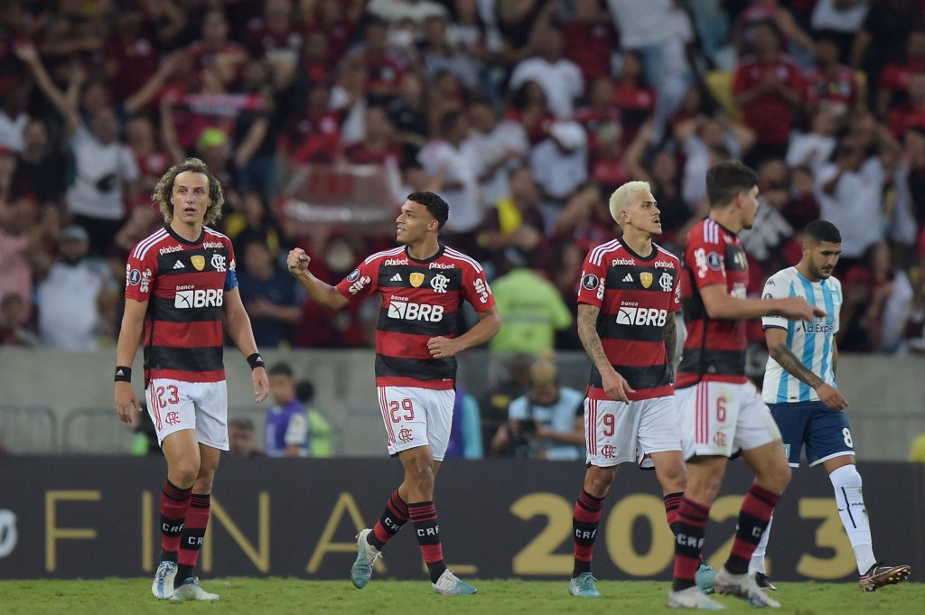 Flamengo's midfielder Victor Hugo (C) celebrates with teammates after scoring during the Copa Libertadores group stage second leg football match between Brazil's Flamengo and Argentina's Racing Club at Maracana stadium in Rio de Janeiro, Brazil, on June 8, 2023. (Photo by ALEXANDRE LOUREIRO / AFP)