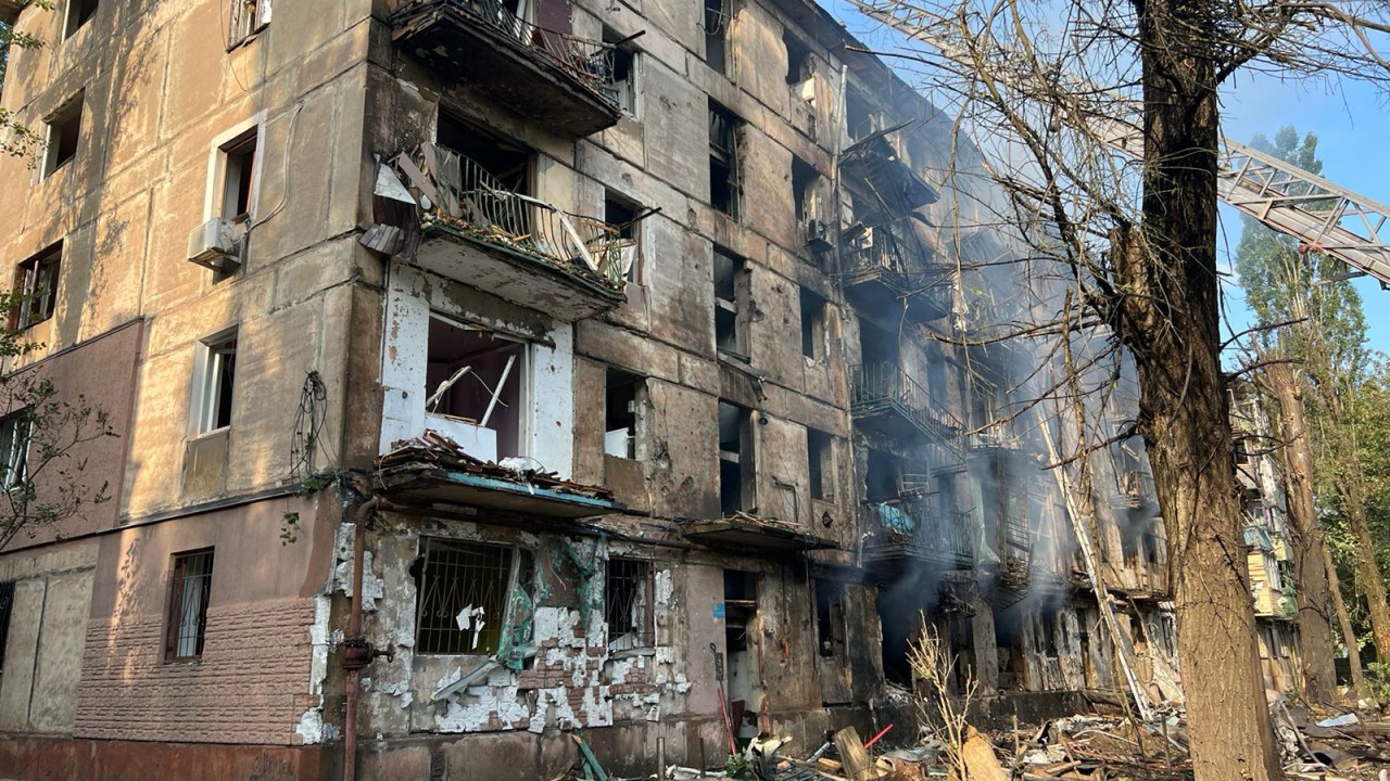 This handout photograph released by the National Police of Ukraine on June 13, 2023, shows a destroyed five-storey residential building, the site of a night Russian strike, in the city of Kryvyi Rig, amid the Russian invasion of Ukraine. Three people were killed and 32 wounded in a Russian missile strike on the central Ukrainian city of Kryvyi Rih early June 13, 2023, the regional governor said, as air attacks were reported in Kyiv and other cities. "A five-storey building got destroyed. According to initial reports, three of its residents died. 25 people were injured," Serhiy Lysak, governor of Dnipropetrovsk region, said on Telegram. (Photo by Handout / National Police of Ukraine / AFP) / RESTRICTED TO EDITORIAL USE - MANDATORY CREDIT "AFP PHOTO / National Police of Ukraine " - NO MARKETING NO ADVERTISING CAMPAIGNS - DISTRIBUTED AS A SERVICE TO CLIENTS