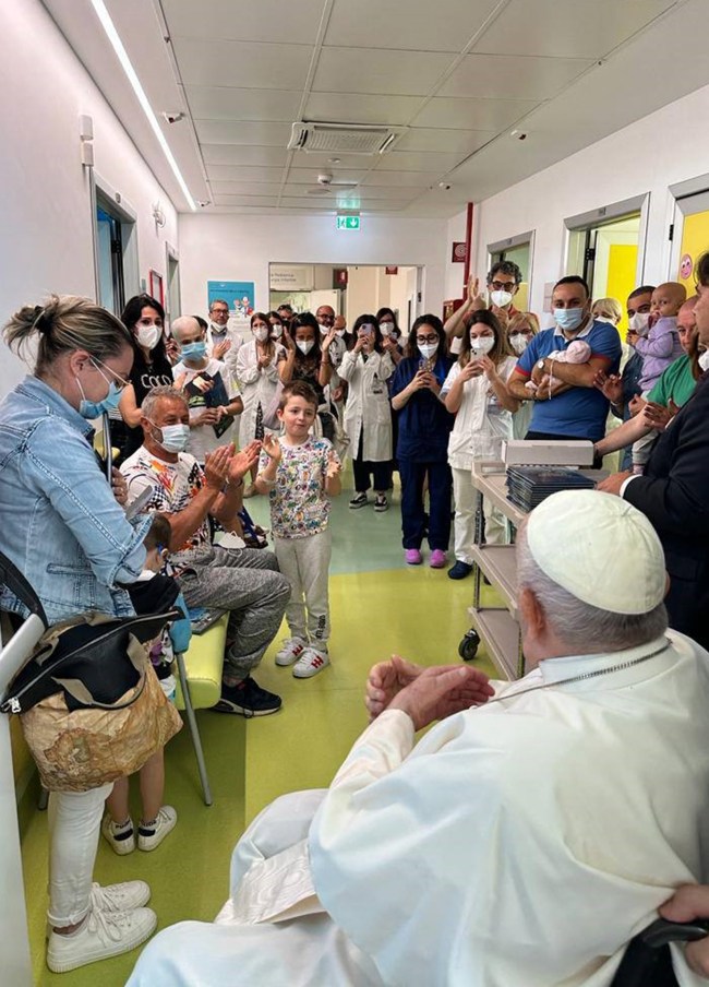 This photo taken and issued as a handout by the Vatican media on June 15, 2023 shows Pope Francis visiting the paediatric oncology and child neurosurgery ward, adjacent to the flat where he is convalescing, at the Gemelli hospital in Rome. Pope Francis, who has been recovering from abdominal surgery in a Rome hospital, will be discharged 