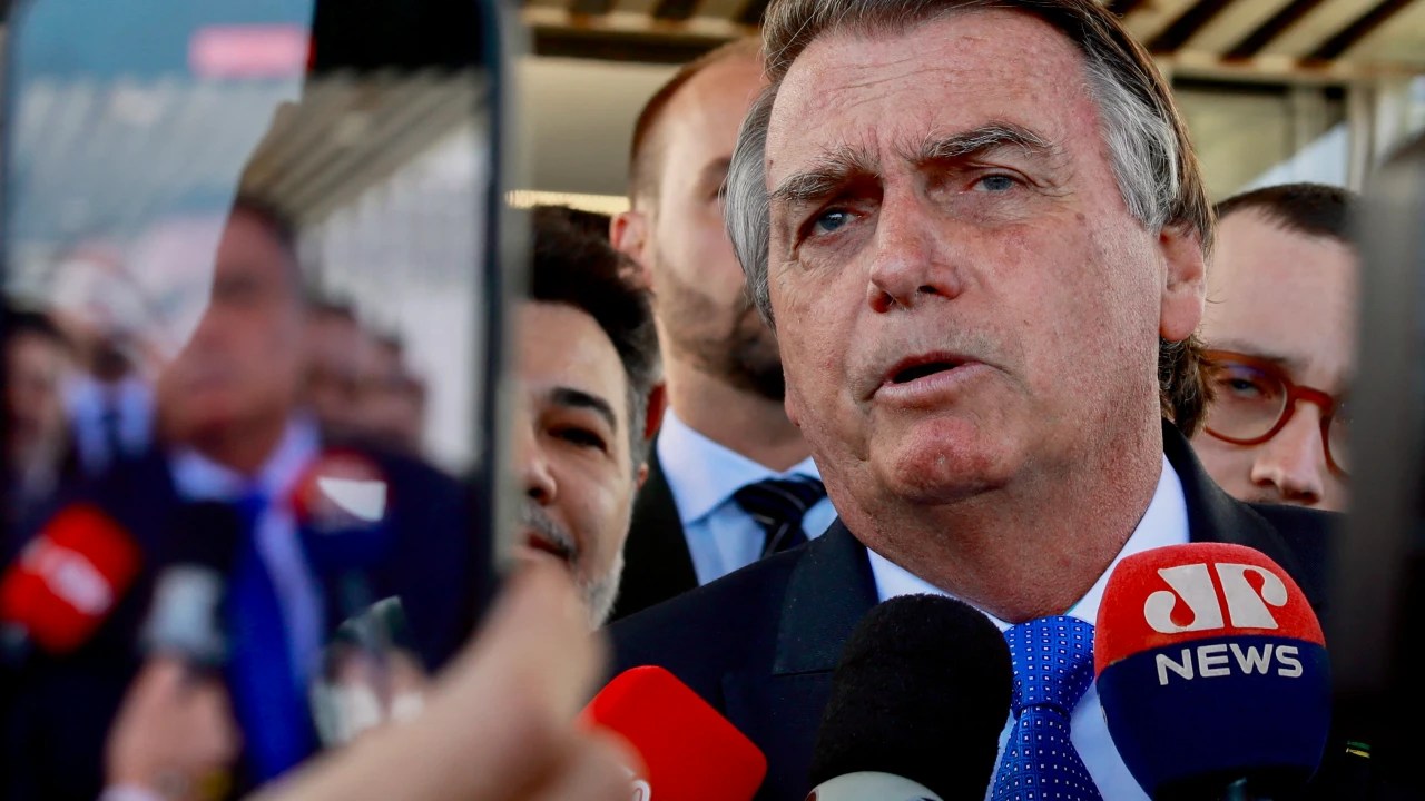 Bolsonaro dá entrevista a jornalistas (Evaristo Sa/AFP)