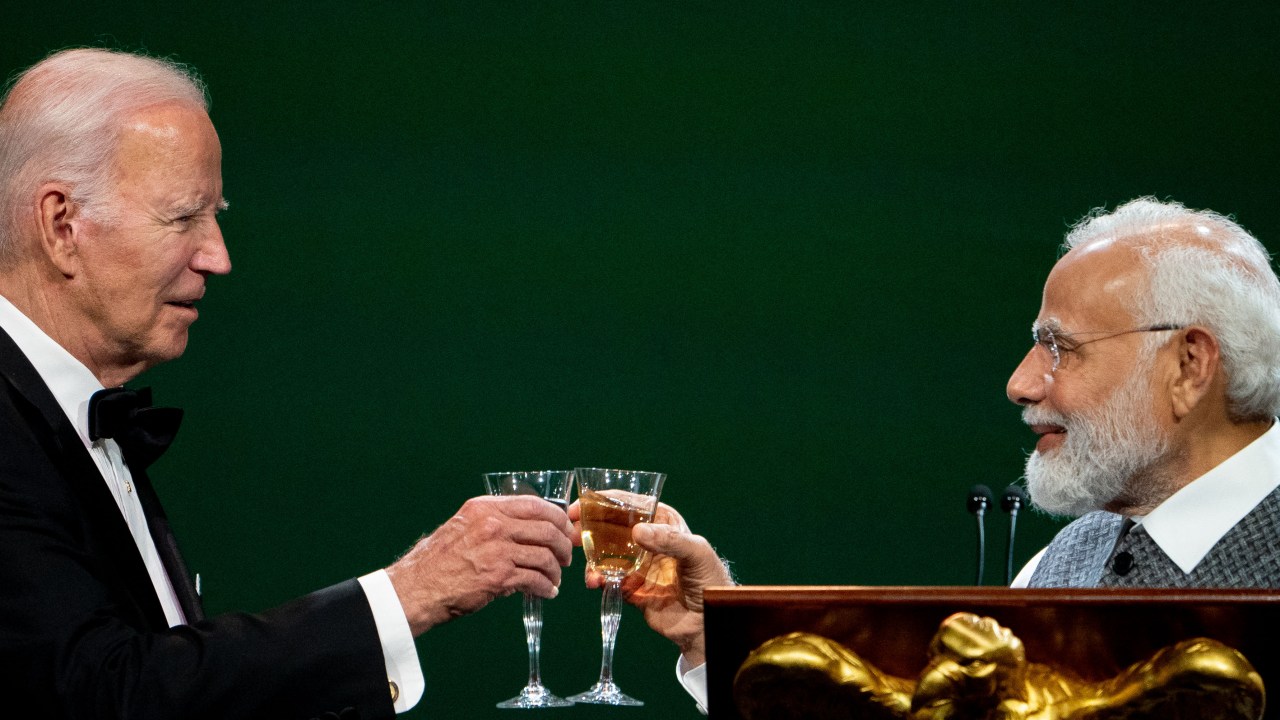 US President Joe Biden and India's Prime Minister Narendra Modi toast during an official State Dinner in honor of India's Prime Minister Narendra Modi, at the White House in Washington, DC, on June 22, 2023. (Photo by Stefani Reynolds / AFP)