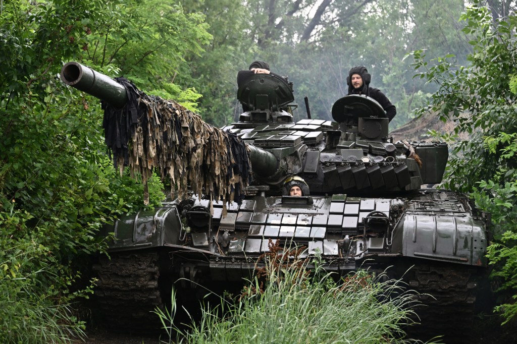 Ukrainian servicemen check their T-72 tank at a position in the Donetsk region on June 25, 2023, amid the Russian invasion of Ukraine. (Photo by Genya SAVILOV / AFP)