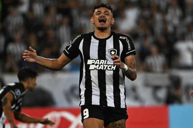 Botafogo's forward Tiquinho Soares reacts during the Copa Sudamericana group stage second leg football match between Brazil's Botafogo and Chile's Magallanes, at the Nilton Santos stadium in Rio de Janeiro, Brazil on June 29, 2023. (Photo by MAURO PIMENTEL / AFP)