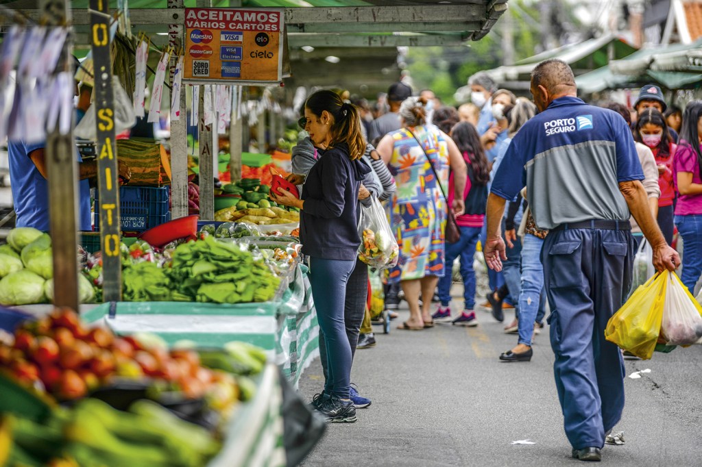 CONSUMO PREJUDICADO - Gastos das famílias desaceleram: juros altos e inadimplência tiveram impacto