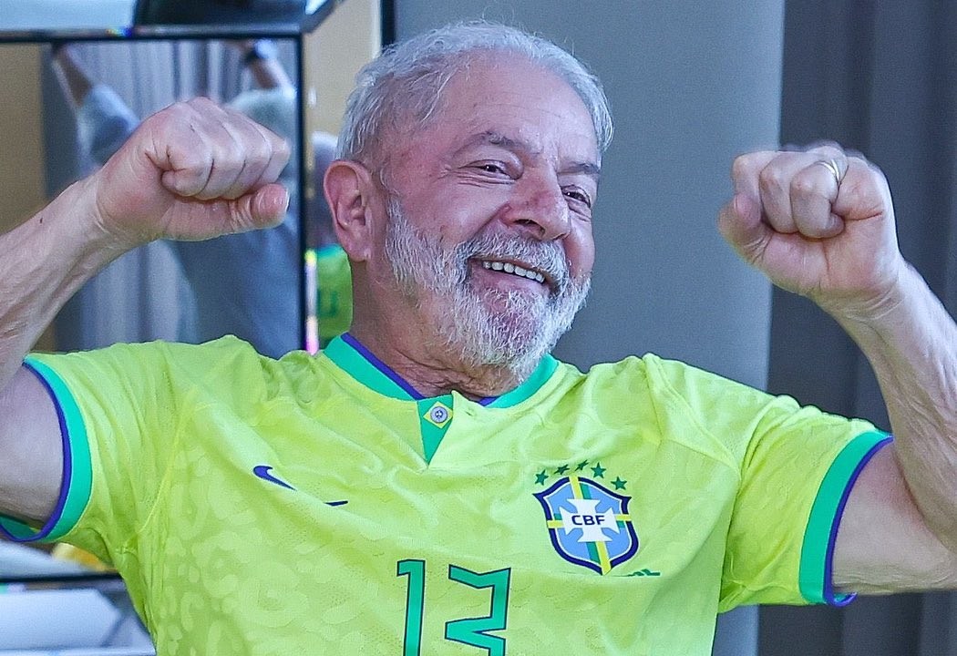 Lula comemora vitória por 4 a 1 do Brasil contra a Coreia do Sul nas oitavas de final da Copa do Mundo, no dia 5 de dezembro de 2022