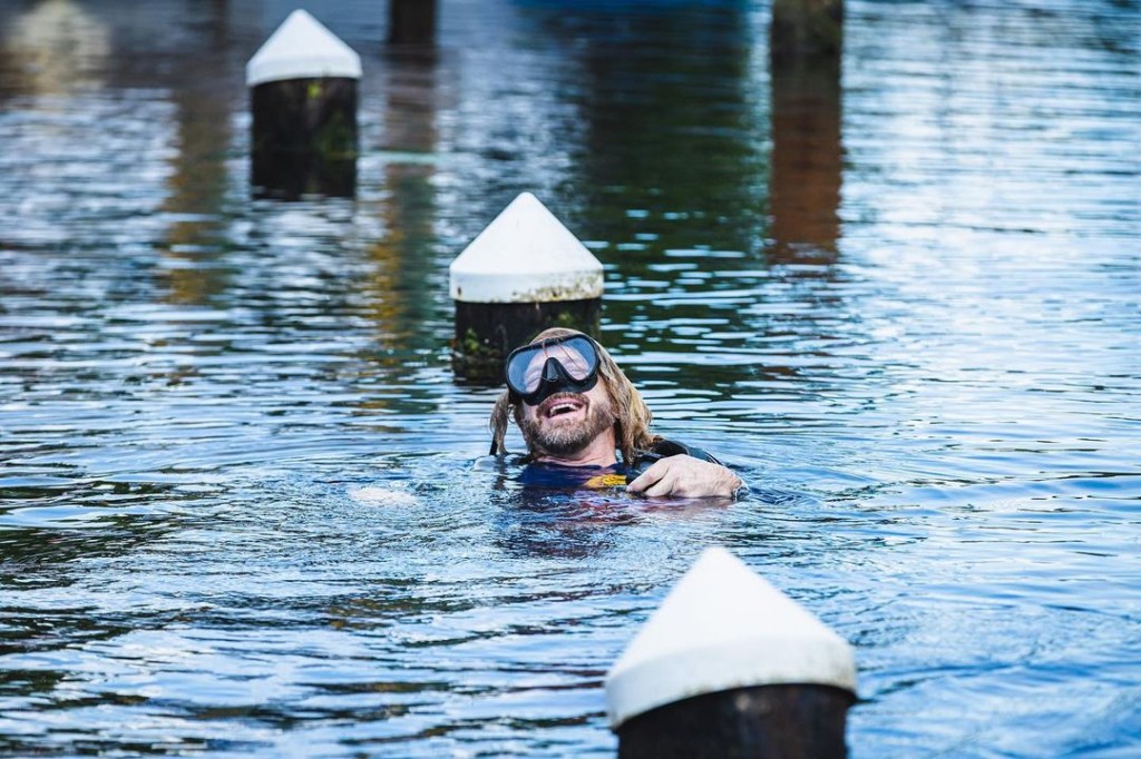 Dr. Deep Sea emerge após três meses e nove dias vivendo submerso