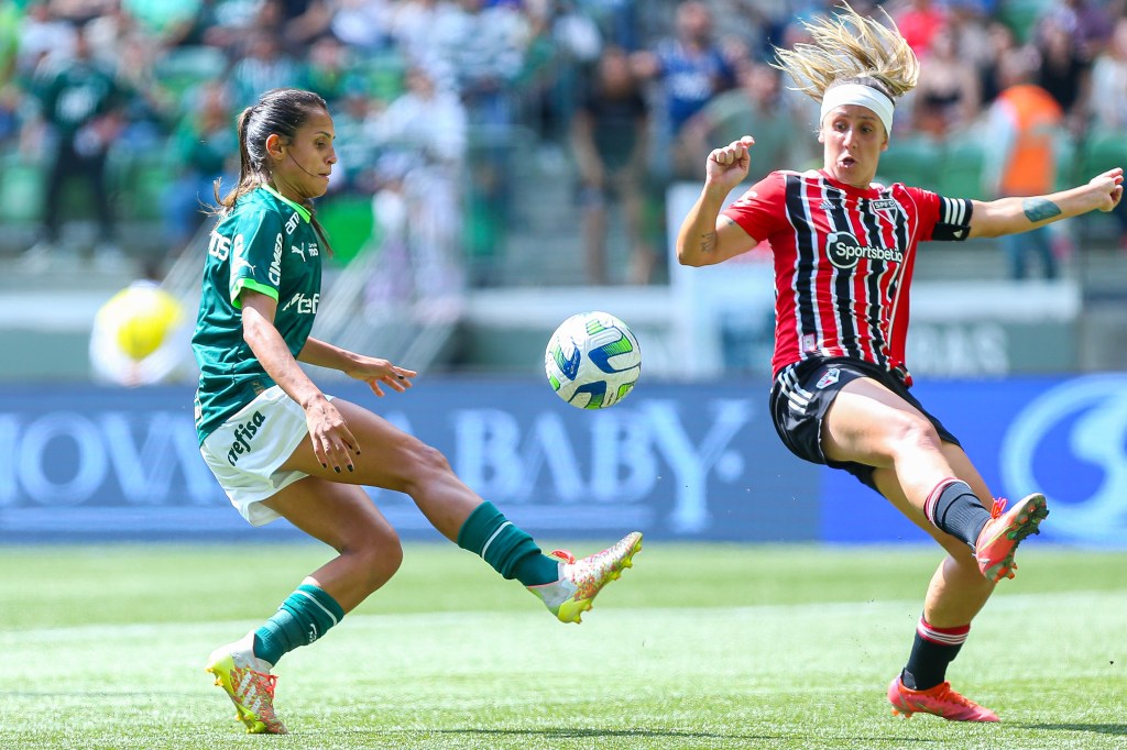 Duelo tradicional em mata-matas no futebol masculino, Palmeiras e São Paulo disputam quartas no Brasileiro Feminino -