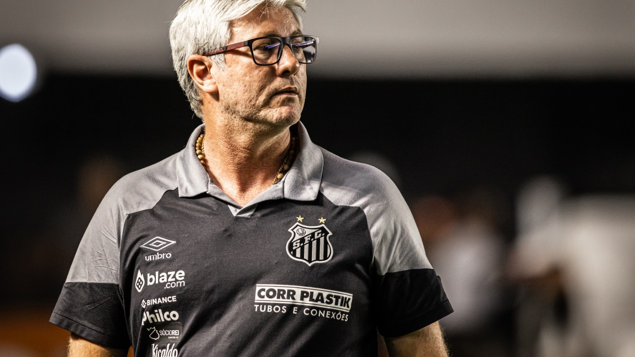 Odair Hellman recebeu ameaças anônimas, após derrota do Santos para o Corinthians, pelo Brasileiro -