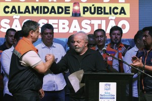 BEM NA FOTO - Com Lula na tragédia do Litoral Norte: colaboração acima das diferenças partidárias