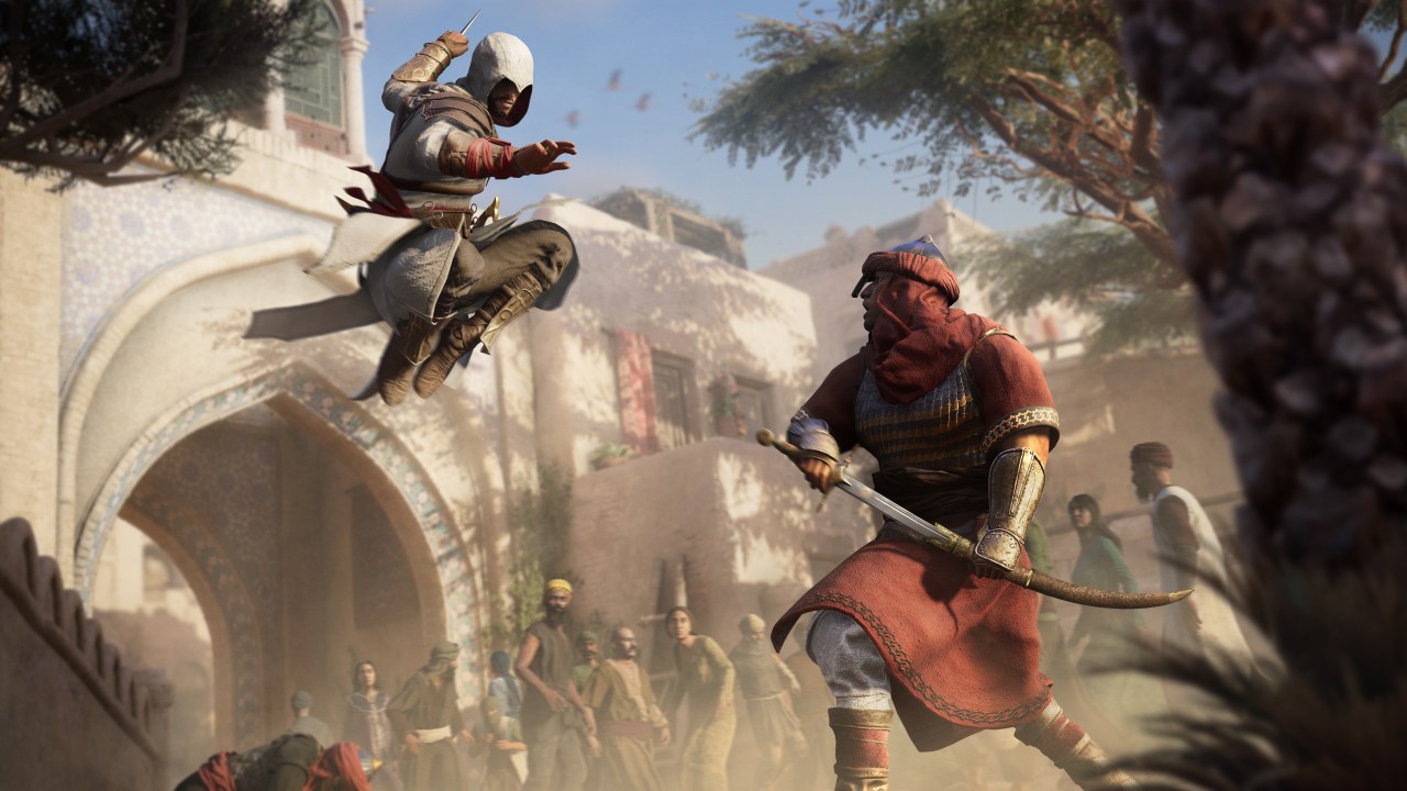 Basin, protagonista do jogo 'Assassin's Creed: Mirage', ambientado em Bagdá, ataca um de seus inimigos -