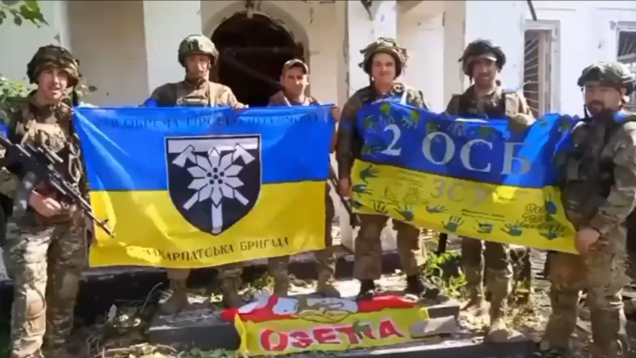 O Ministério da Defesa da Ucrânia confirmou oficialmente que o Exército ucraniano libertou o assentamento de Piatykhatky, na região de Zaporizhzhia. Um vídeo dos soldados comemorando foi divulgado. 19/06/2023 -