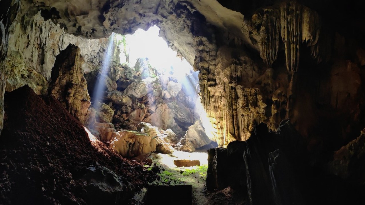 MIGRAÇÃO - Caverna de Tam Pà Ling, no sul da Ásia, onde os fósseis foram encontrados