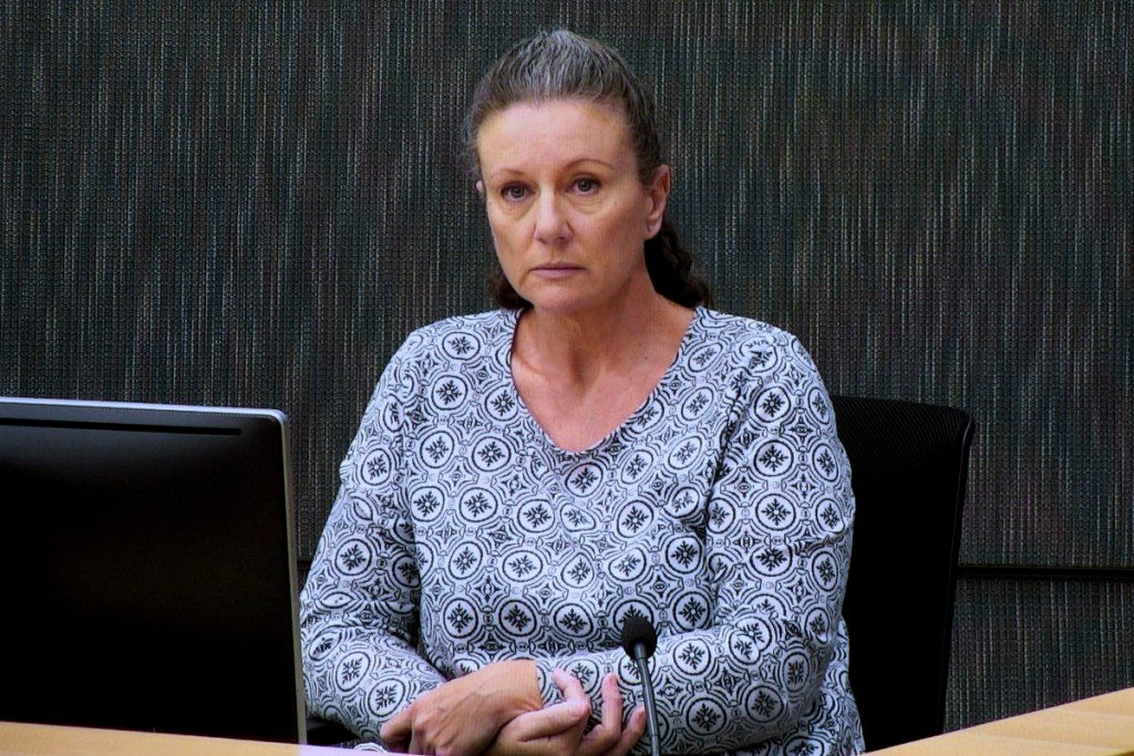 Kathleen Folbigg em vídeo chamada, durante inquérito, em 2019