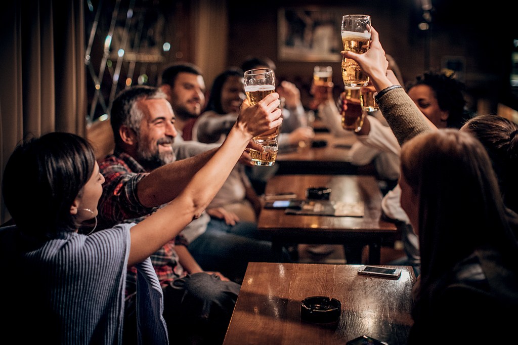 DIAS ATUAIS - Happy hour: na nova era, os bares concorrem com restaurantes