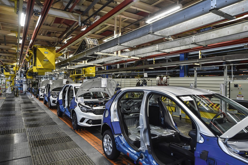 LINHA OCIOSA - Fábrica da Fiat em Betim (MG): o começo do ano trouxe o pior trimestre do setor desde 2004