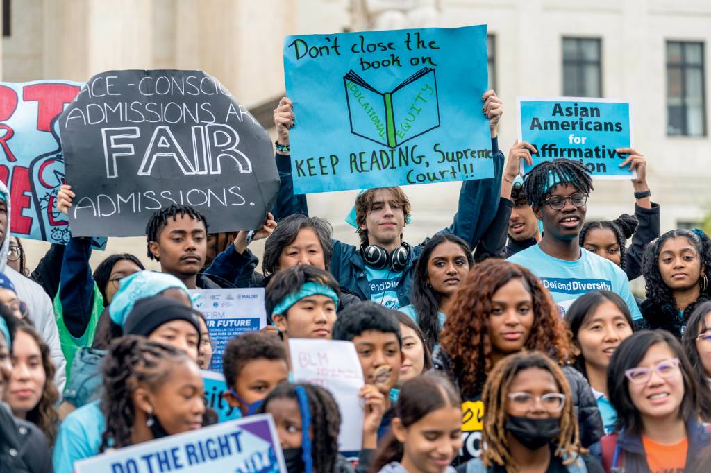 Supreme Court hears arguments in Harvard, UNC affirmative action cases DERROTA - Washington: manifestantes apoiam políticas de ação afirmativa