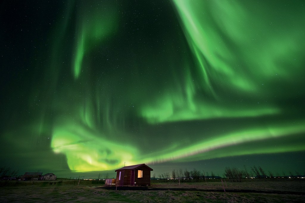 ÁRTICO - Aurora boreal ilumina noite no norte do planeta: beleza intocada