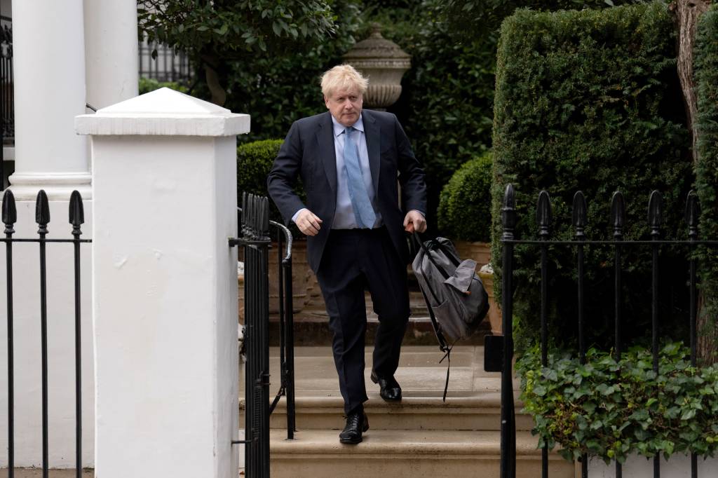 Boris Johnson renuncia ao cargo de deputado e anuncia saída do parlamento