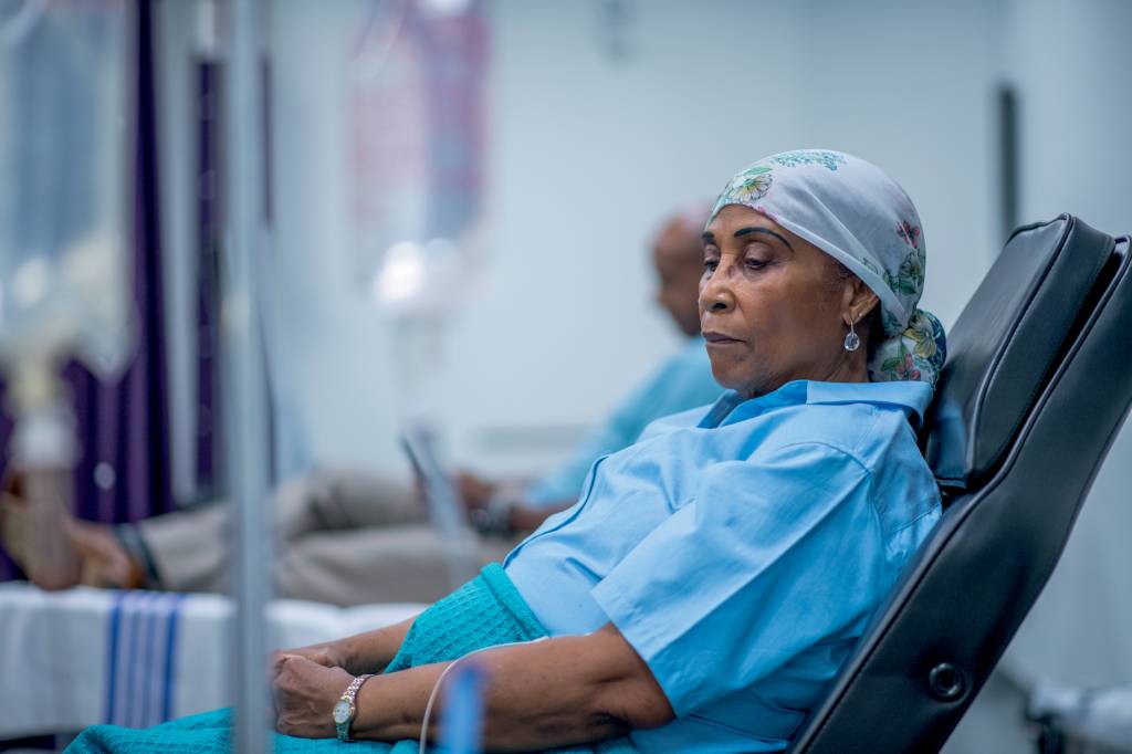 Cancer patient in treatment CANSAÇO - Não é só quimioterapia: outras técnicas driblam efeitos adversos