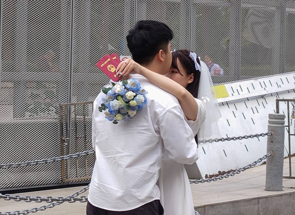 China registra menor número de casamentos em mais de três décadas