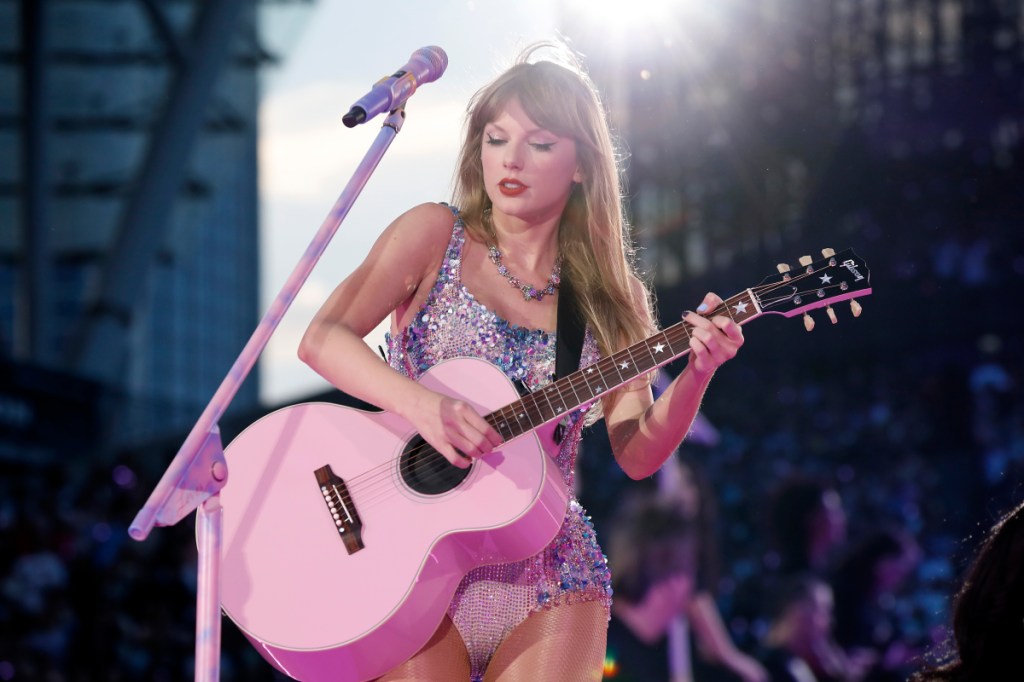 Taylor Swift: Fã-clubes organizam vendas, trocas ou doação de