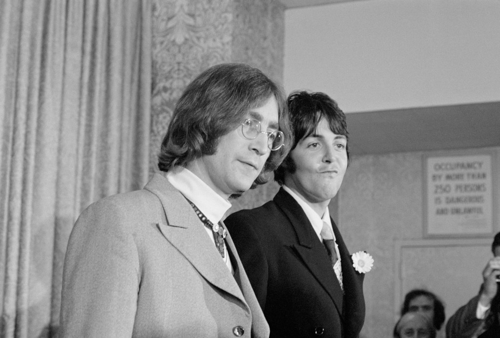 Os bastidores do pacto que uniu Lennon e McCartney, mas os afastou dos Beatles